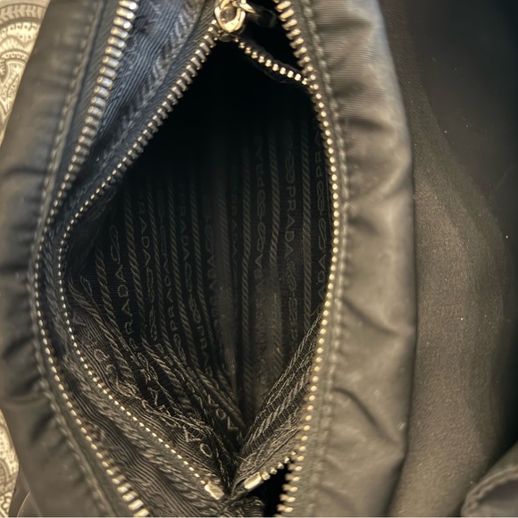 ❤️💗PRADA Black Tesduto snd Saffiano Leather Shoulder Bag💗❤️ - Picture 9 of 17